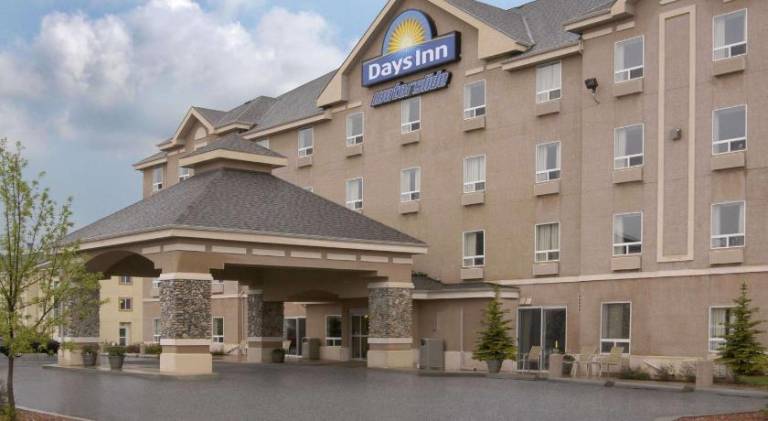 Prairie Crest Red Deer by IHG — photo 5