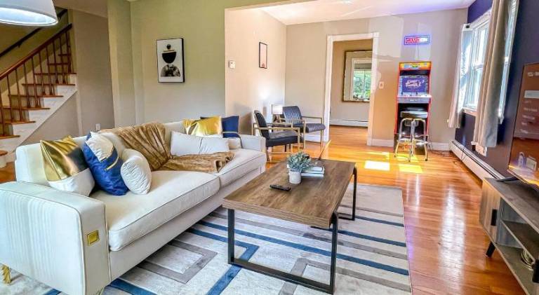 Spacious house | Pets are welcome in Princeton, NJ
