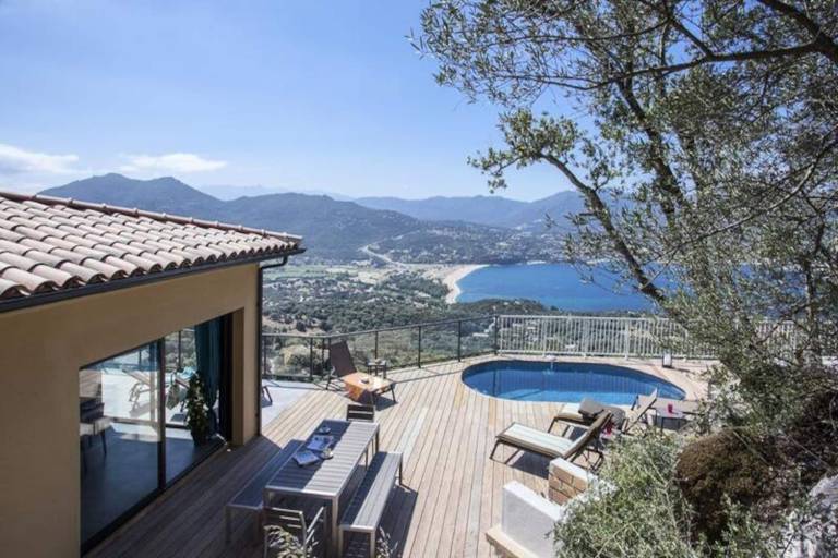 Holiday apartment with pool, patio & BBQ — photo 2