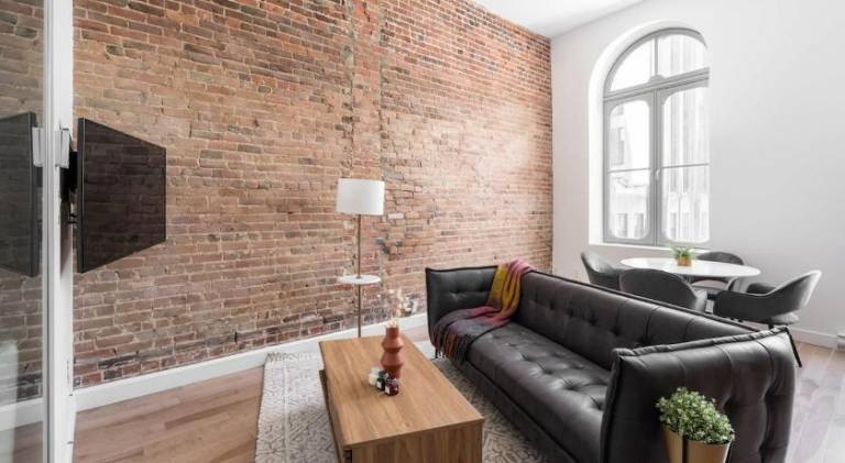 Holiday apartment | Near Notre-Dame Basilica | Pet-friendly in Montréal, QC