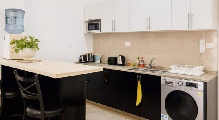 Charming apartment with patio | Close to Rainbow Street | Pets allowed — photo 4