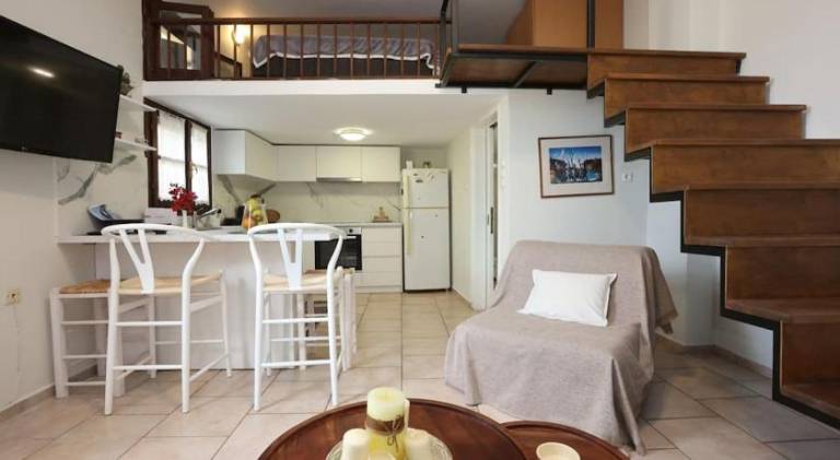 Apartment with 2 rooms for 6 persons in Syros