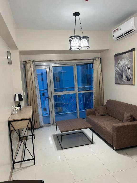 Vacation home with pool in Makati