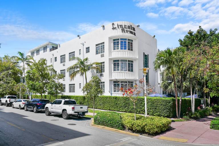 Lincoln Arms Suites in Miami Beach, FL
