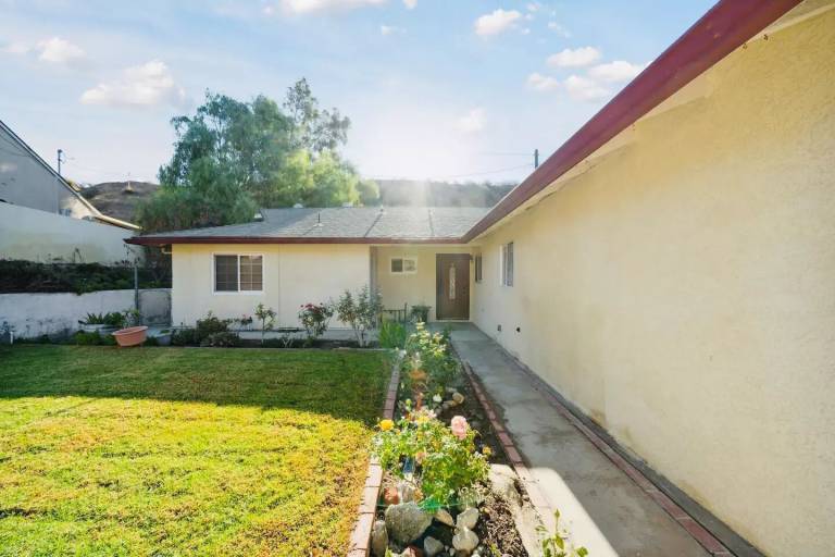 House Santa Clarita
