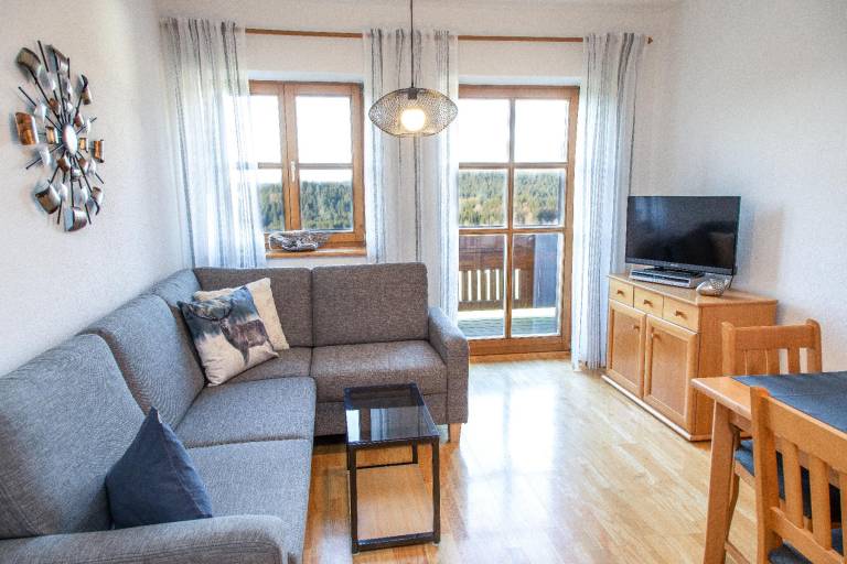 Ferienwohnung 6 40 m² mit Balkon & WLAN