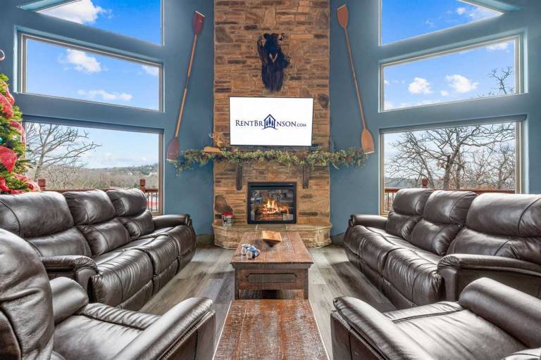 Fully equipped spacious vacation home with pool | Dogs allowed — photo 4
