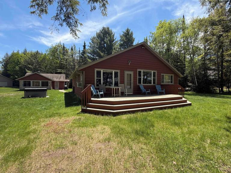 House  Three Lakes