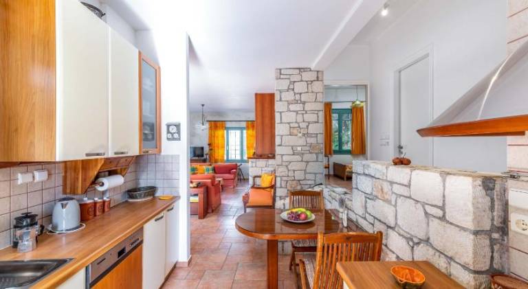 Villa with yard, BBQ & terrace | Suitable for remote work — photo 3