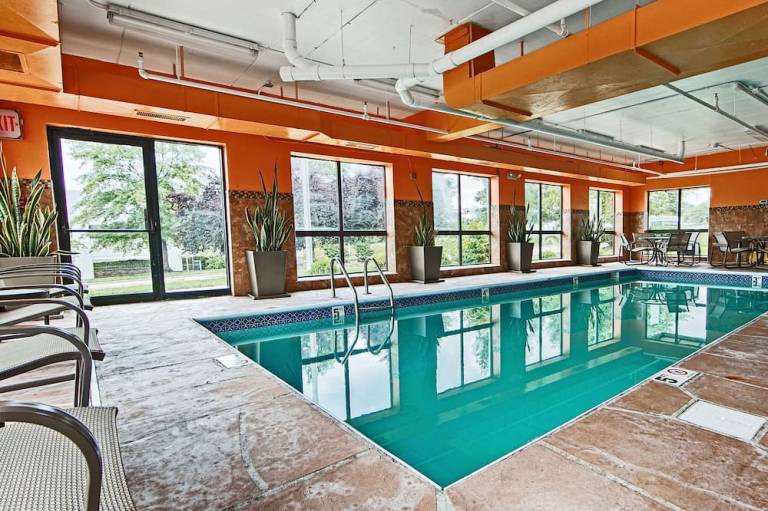 Comfort Inn & Suites Copley Akron