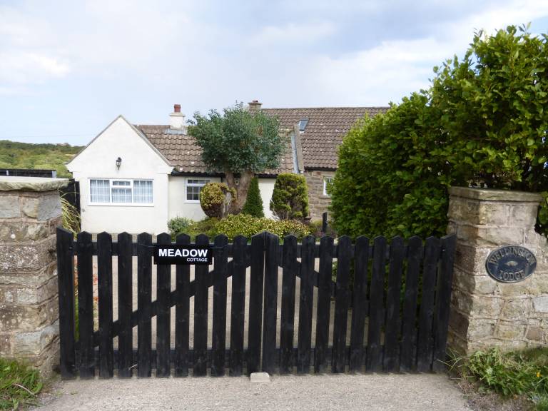 Cottage with garden — photo 3