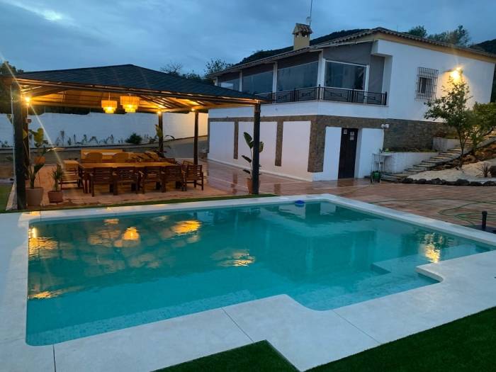 500 M² Huis ∙ 5 Slaapkamers ∙ 13 Gasten - Córdoba