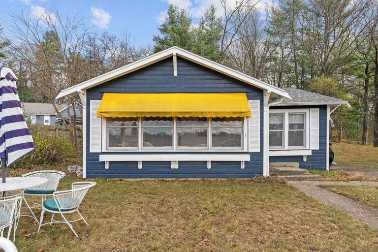House  Holton Township