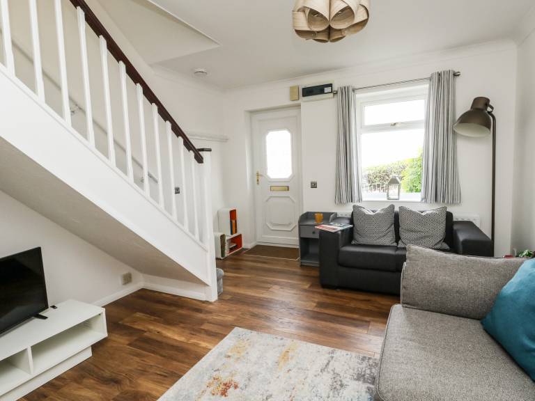 Child-friendly lovely cottage with yard & terrace | Beach view | Pets are welcome — photo 4