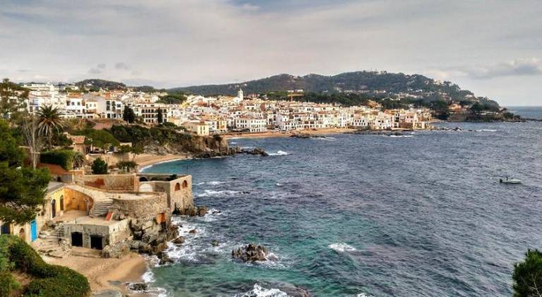 Holiday apartment with patio, pool & barbeque | Beach nearby | Pets allowed — photo 4