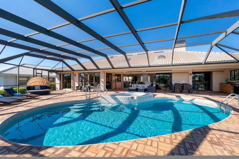 Tropical-Waterfront Htd Pool-Spa-Dock-Kayaks-Bikes — photo 2