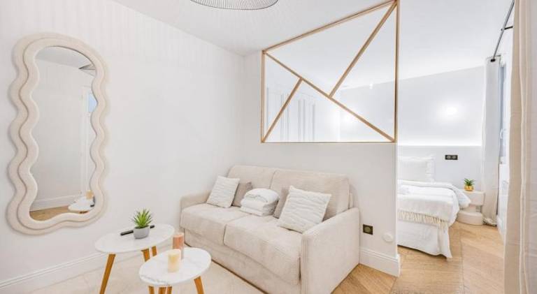 Suite luxueuse Elysee Faubourg St Honore Paris 8 in Courbevoie