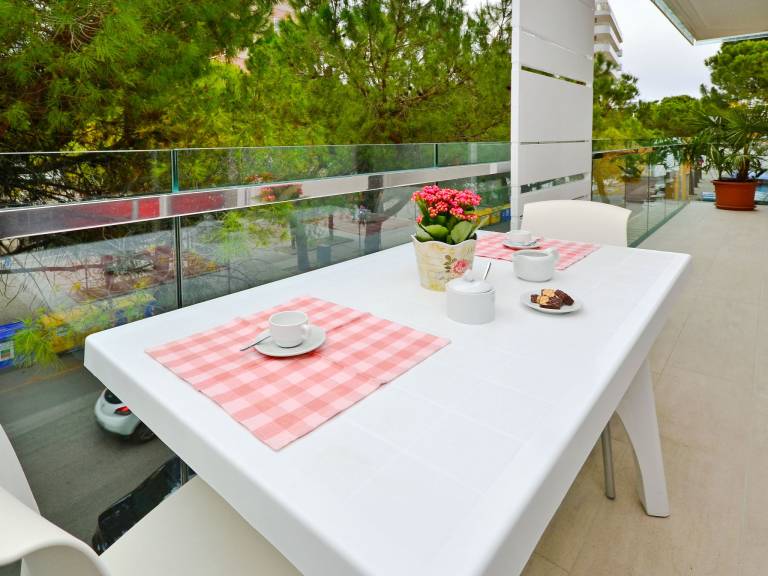 Holiday apartment with pool & terrace — photo 4