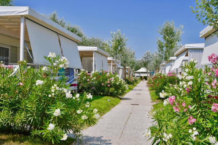 Family-friendly nice vacation home with hot tub, pool & terrace | Pet-friendly — photo 4