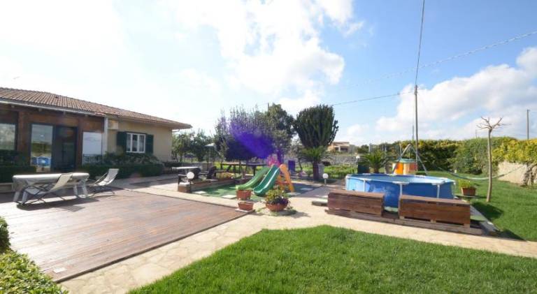 Serviced apartment with barbeque, hot tub & pool — photo 5