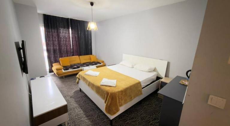 Serviced apartment with garden in Guzelyurt