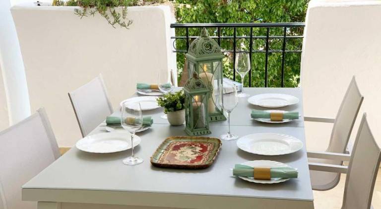 Holiday apartment with terrace, garden & pool — photo 4