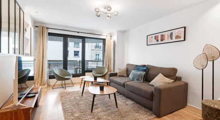 Holiday apartment with terrace in Vanves