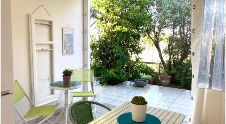 Lovely vacation home with patio & yard | Beach nearby | Perfect for remote work | Dogs allowed — photo 2
