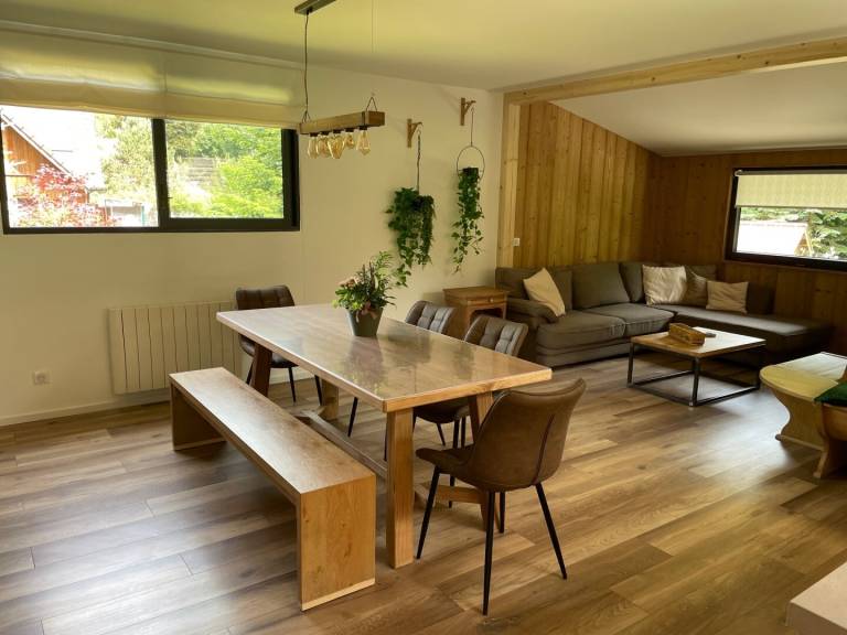 Chalet with garden, grill & patio | Mountain view — photo 2