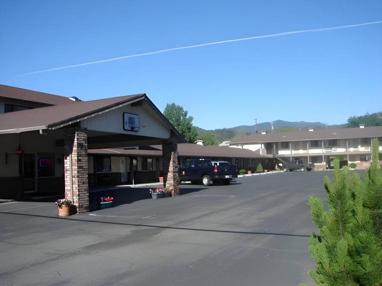 Klamath Motor Lodge in Yreka, CA