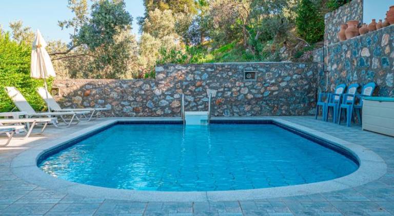 Villa with private pool, patio & garden — photo 3