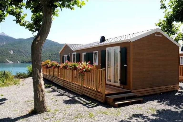 Family-friendly camping suite with patio, pool & garden | Pets allowed — photo 3