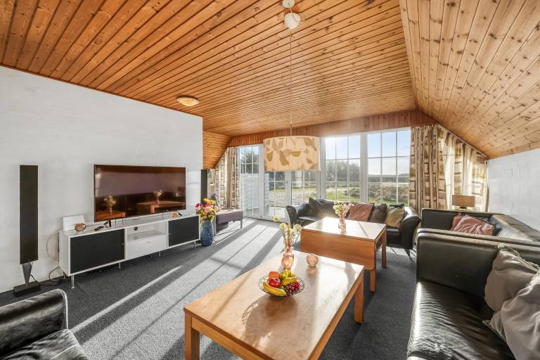 Vacation home with pool, hot tub & sauna — photo 4