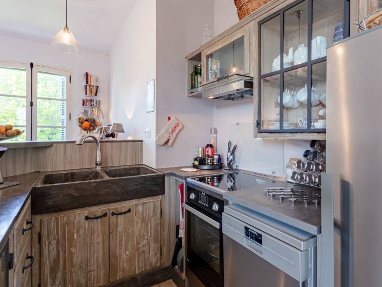 Fully equipped beautiful apartment with yard | Pet-friendly — photo 4