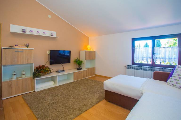 Rental apartment with barbecue & garden — photo 3