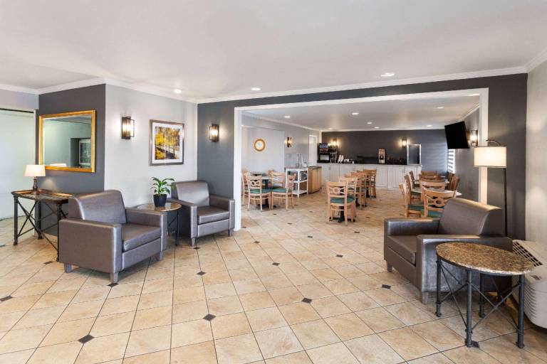 La Quinta Inn by Wyndham Cleveland Independence — photo 2