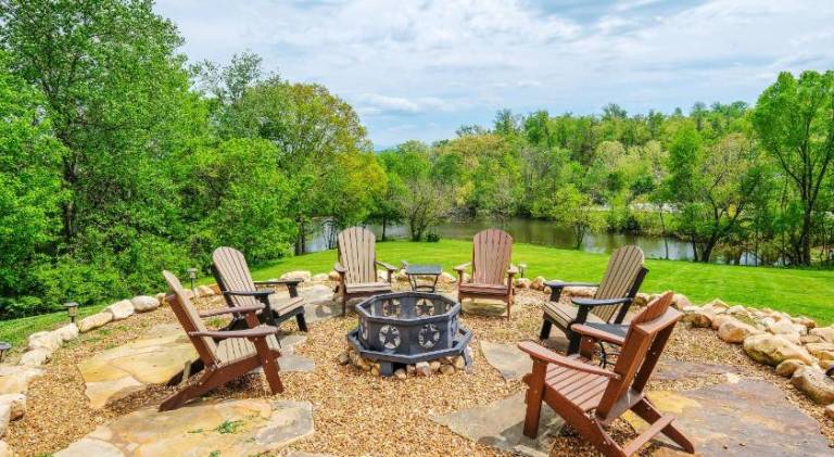 Vacation home with hot tub in Sevierville, TN