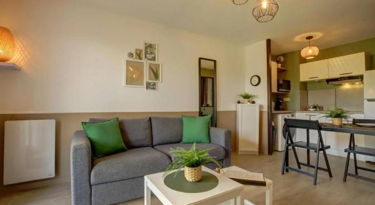 Le Sporting Land - avec entree autonome, parking prive & sa piscine ! - in Montauban