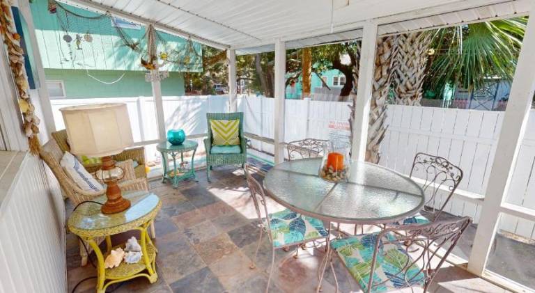 House with pool — photo 3