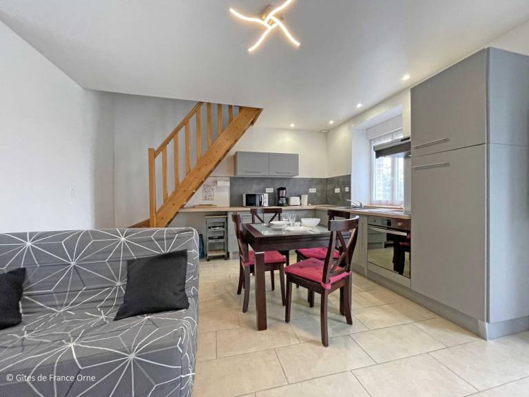 Bright renovated cottage with pets allowed, parking and WIFI in Swiss Normandy — photo 3