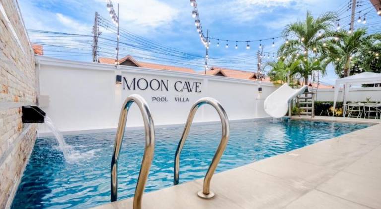 Villa with hot tub & pool | Pet-friendly in Chonburi