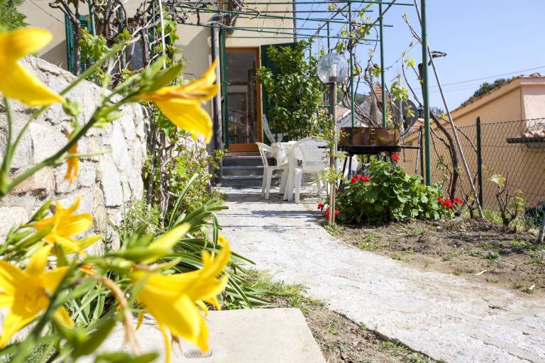 Villa with grill & garden — photo 4