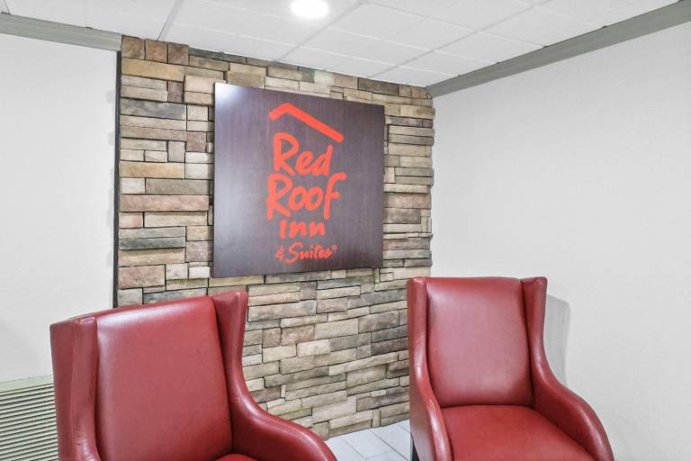 Red Roof Inn & Suites Fayetteville - Fort Bragg — photo 4