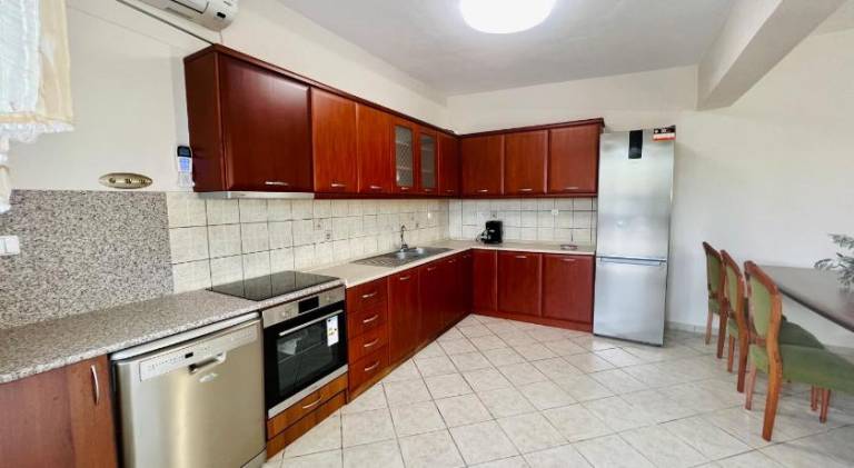 Holiday apartment with patio, yard & grill — photo 5