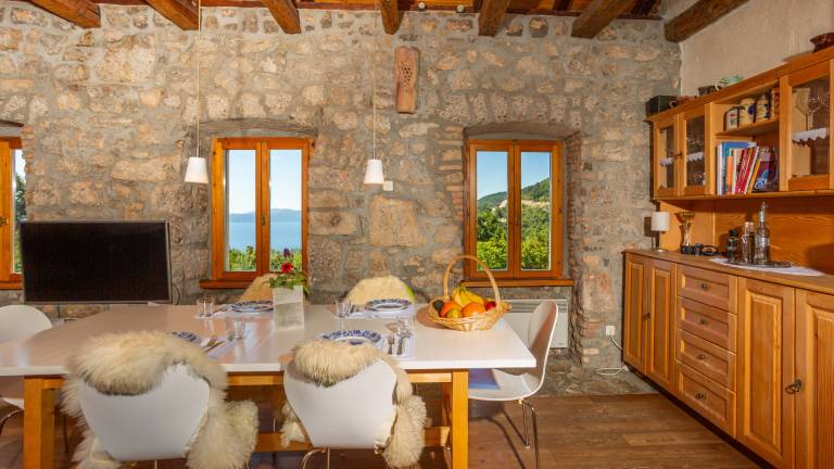 Villa with patio, private pool & barbeque | Pets allowed — photo 3