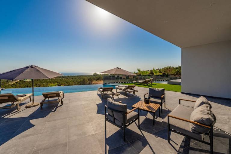 Fully equipped charming villa with private pool, yard & grill | Dogs allowed — photo 3