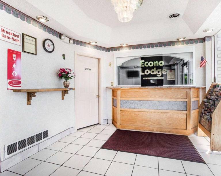 Econo Lodge McDonough South — photo 4