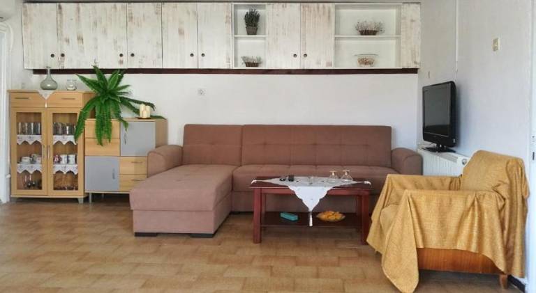 Holiday apartment with terrace, barbecue & garden — photo 5