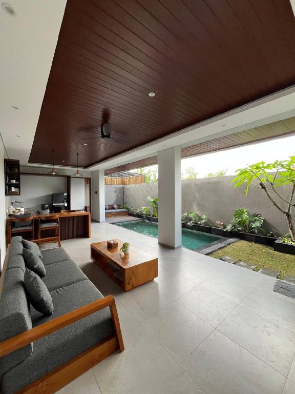 Villa with yard, patio & private pool — photo 2