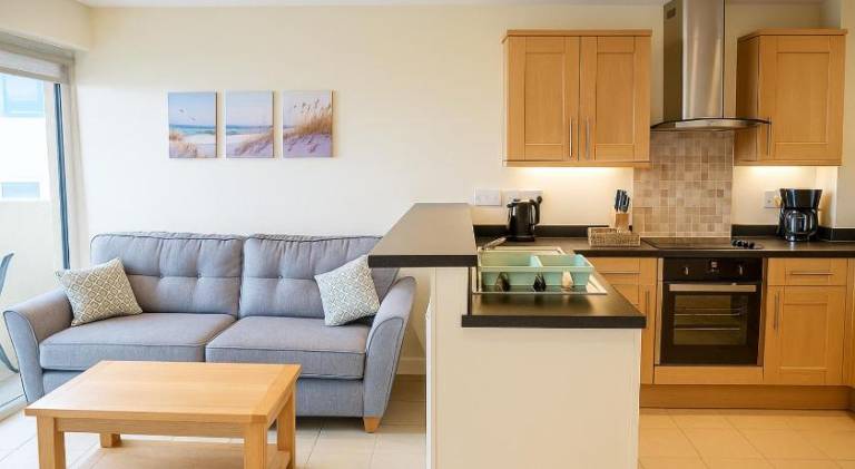Apartment with patio | Pet-friendly — photo 3